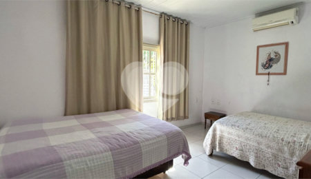 Casa à venda com 3 quartos, sendo 1 suíte,  no Centro, Santa Cruz Cabrália, BA