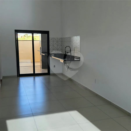 Casa à venda com 2 quartos, sendo 1 suíte, no condomínio Tivolli, Itapetininga - SP