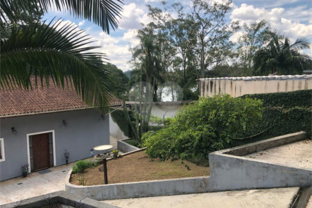 Casa à venda com 3 suítes em Dos Finco, São Bernardo do Campo, SP