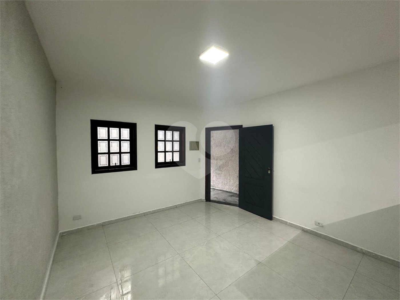 Casa Térrea à venda com 3 quartos, sendo 1 suíte,  em Vila Suissa, Mogi das Cruzes, SP