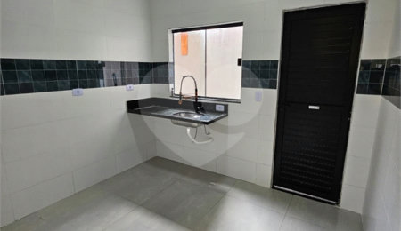Sobrado à venda com 2 quartos em Maracanã, Praia Grande, SP