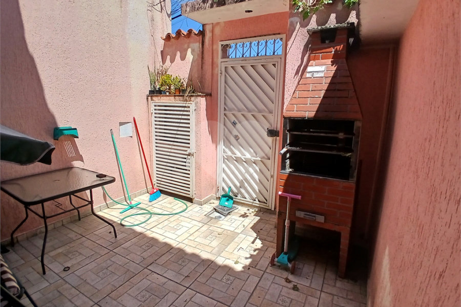 Sobrado à venda com 8 quartos, sendo 2 suítes, em Tremembé, São Paulo, SP
