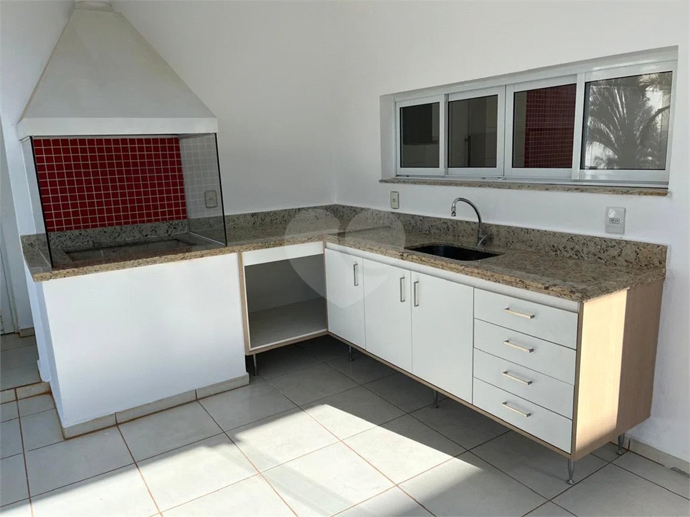 Casa para alugar com 3 suítes no condomínio Figueira Garden, Atibaia - SP