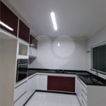 Casa à venda com 3 quartos, sendo 1 suíte, no condomínio Alvorada Parque Vitória, São Paulo - SP