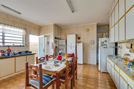 Casa de Vila à venda com 4 quartos, sendo 3 suítes,  em Alto da Boa Vista, São Paulo, SP