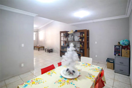 Sobrado à venda com 4 quartos, sendo 1 suíte, em Residencial Monte Verde, Indaiatuba, SP