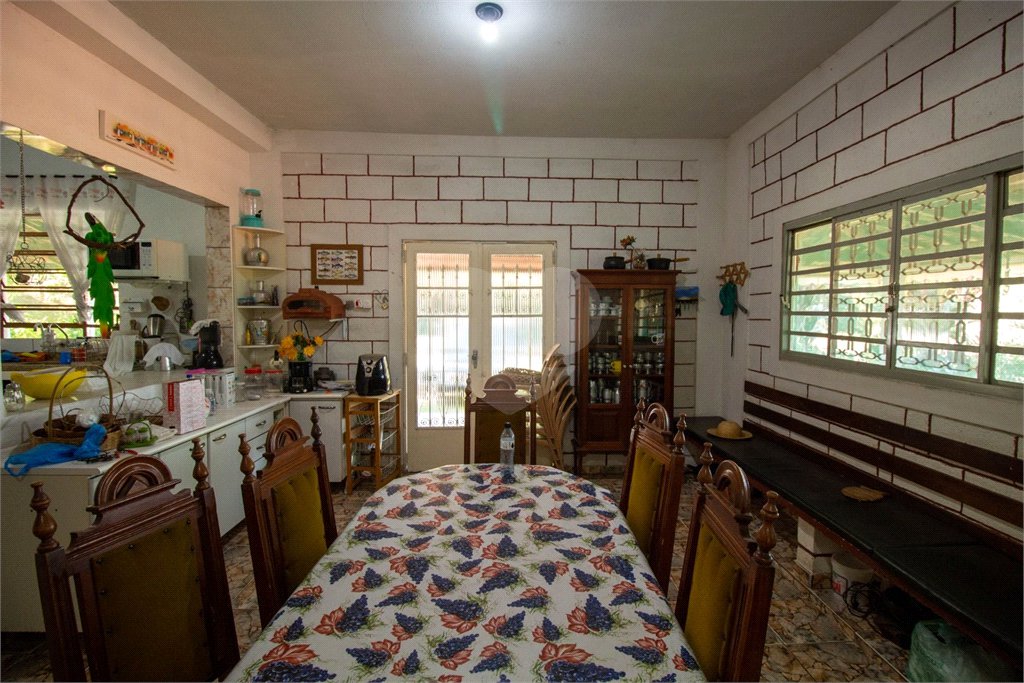Chácara à venda com 7 quartos, sendo 6 suítes, em Saboó, São Roque, SP