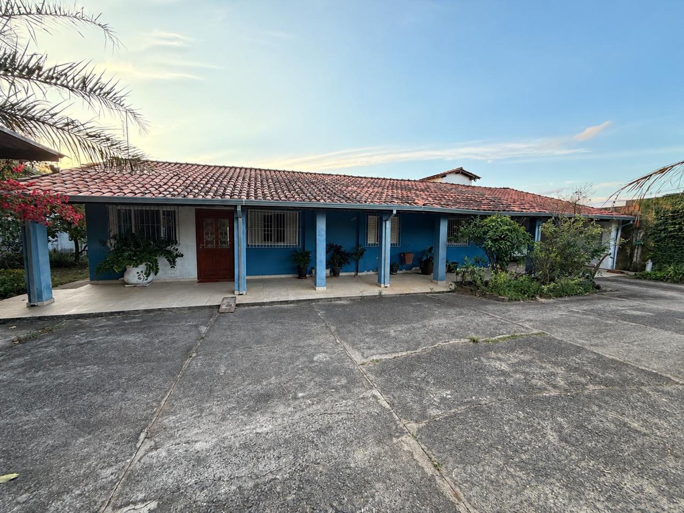 Casa Térrea à venda com 9 quartos, sendo 2 suítes, no condomínio Seranila, Monte Mor - SP