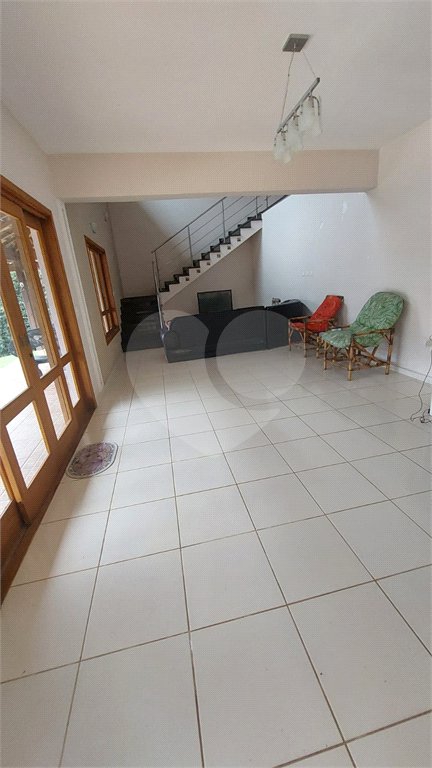 Casa à venda com 4 quartos, sendo 1 suíte, no condomínio Marf II, Bom Jesus dos Perdões - SP