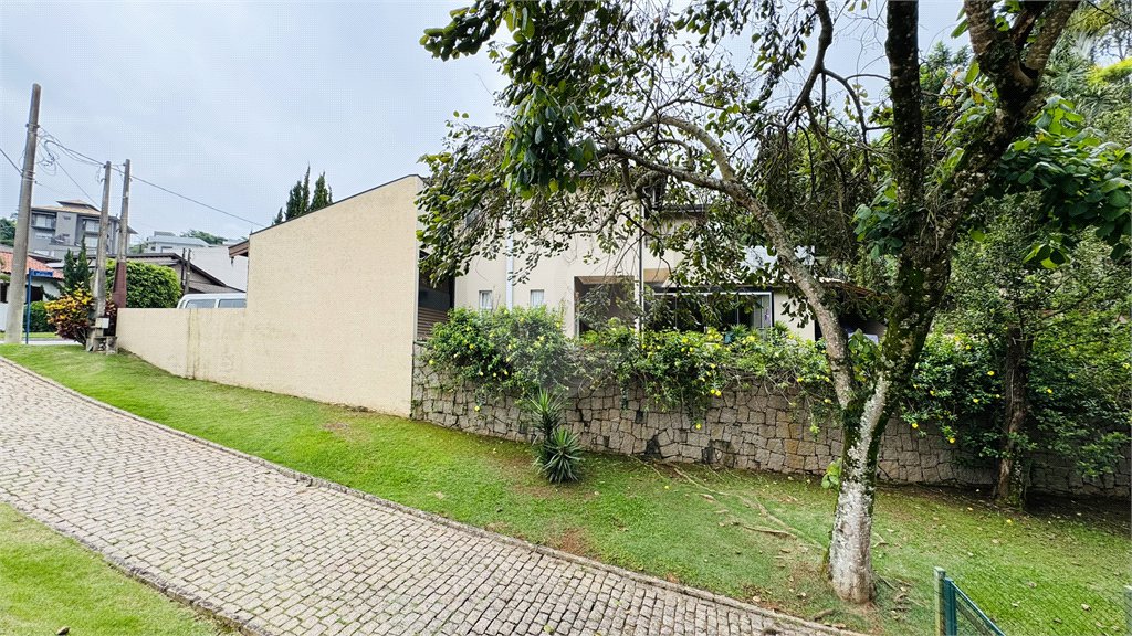 Casa à venda com 3 suítes no condomínio Residencial Delle Stelle, Louveira - SP