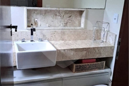 Casa à venda com 4 quartos, sendo 3 suítes,  no condomínio Res. Luzern, Campinas - SP