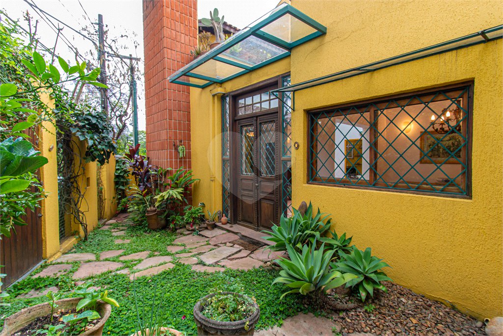Casa à venda com 3 quartos, sendo 1 suíte,  no condomínio Jardim Hipico, São Paulo - SP