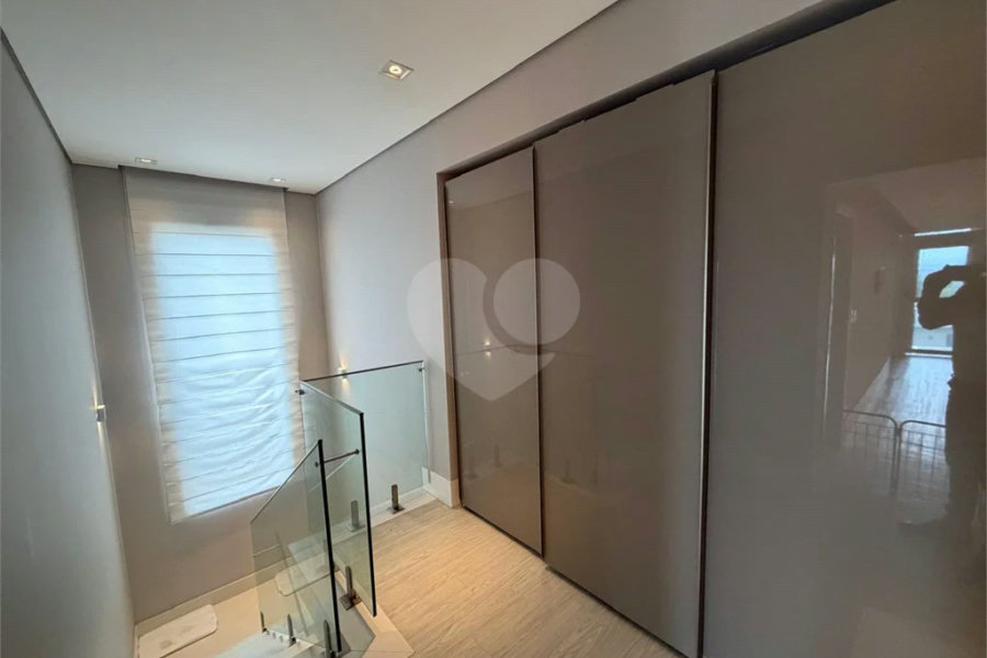 Casa de alto padrão em condomínio exclusivo com 4 suítes