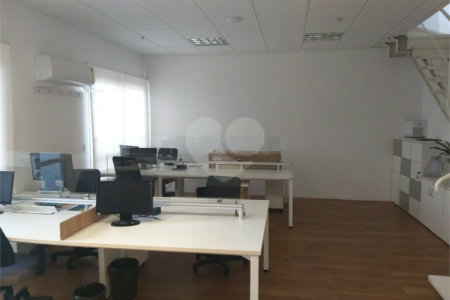 Conjunto comercial duplex à venda na Aclimação. Andar inteiro, puro charme!