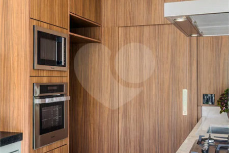 Indaiatuba - Condominio Villa Sapezal - 318 m² de Terreno - 230 m² de Área Construída - 3 suítes, sendo 1 Master com closet planejado - Sala de TV - Sala de estar integrada à Sala de jantar - Cozinha com móveis planejados - Despensa - Escritório planejado - Lavabo - Piscina com preparação para aquec