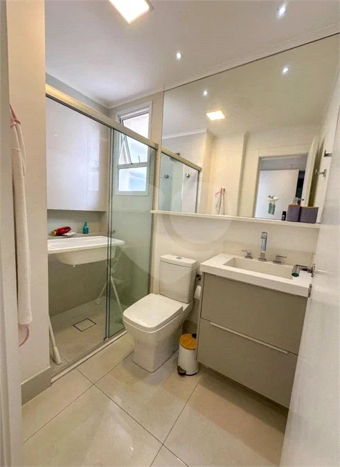 Apartamento de 106 m² no Auge Home Resort, porteira fechada, com 3 dormitórios, 1 suíte, varanda gourmet, 2 vagas, depósito e lazer completo.