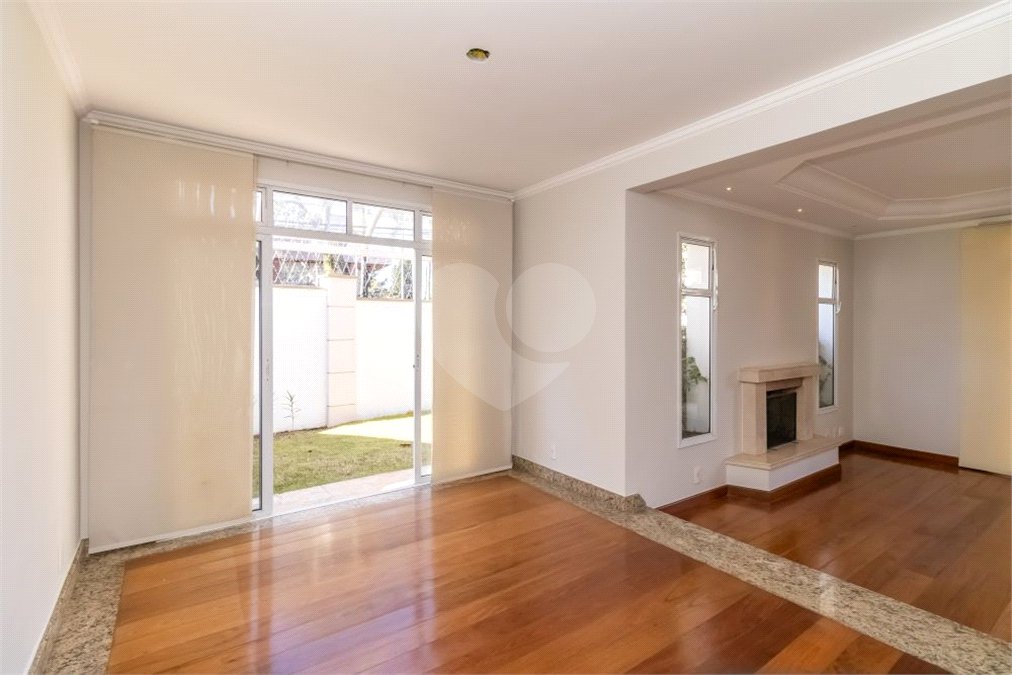 Casa à venda com 4 quartos, sendo 2 suítes, no condomínio Stephanie, São Paulo - SP