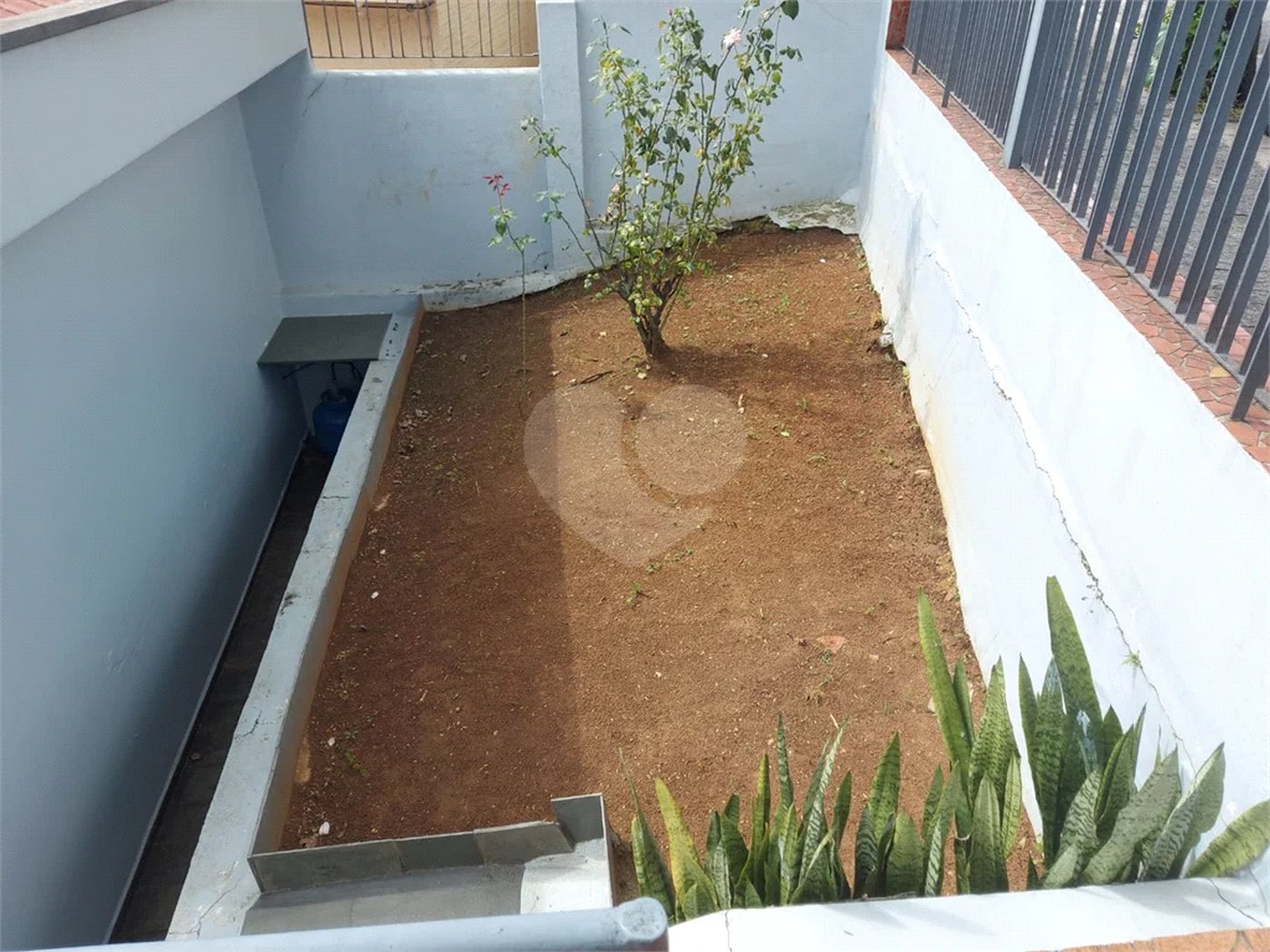 CASA TÉRREA À VENDA NA MOOCA - COM PORTEIRA FECHADA.
