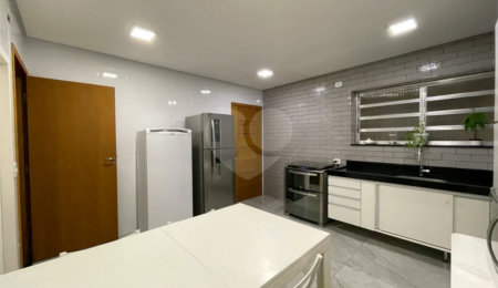 Sobrado à venda com 5 quartos, sendo 1 suíte,  em Alto da Boa Vista, São Paulo, SP