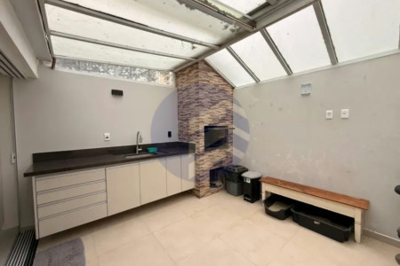 Casa à venda com 2 quartos, sendo 2 suítes, no condomínio Vilas V, São Paulo - SP