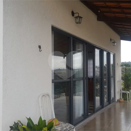 Excelente Casa Térrea no Condomínio Outeiro das Flores – Conforto, Segurança e Contato com a Natureza