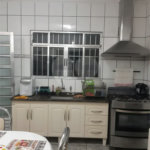 Casa com 250m², 4 dormitórios, 2 vagas.