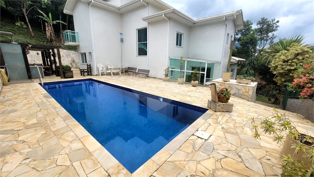 Casa à venda com 4 suítes no condomínio Jardim da Montanha I, Mairiporã - SP
