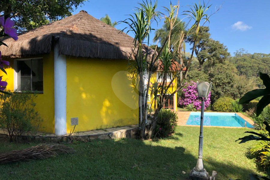 Casa Térrea à venda com 4 quartos, sendo 2 suítes, em Roseira, Mairiporã, SP