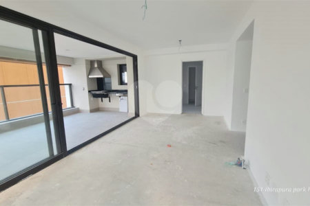 Apartamento à venda com 3 suítes em Moema, São Paulo, SP