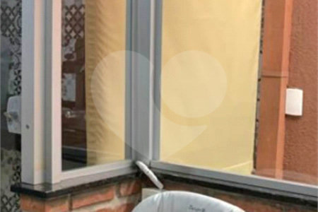 Casa térrea no Condomínio Moradas I.