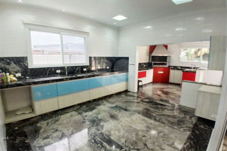 Casa Térrea à venda com 3 suítes em Anchieta, São Bernardo do Campo, SP