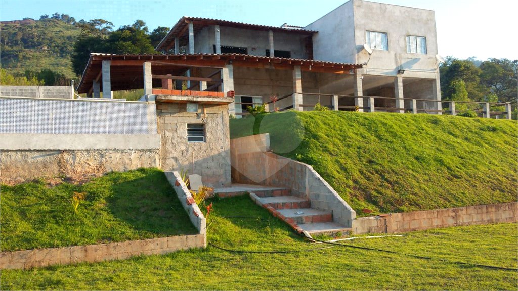 Chácara à venda com 3 quartos, sendo 1 suíte,  em Botujuru, Mogi das Cruzes, SP