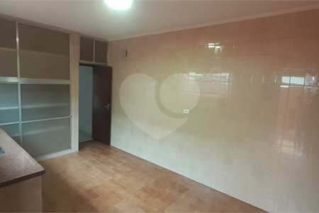 Casa à venda com 3 quartos, sendo 1 suíte, em Vila Gustavo, São Paulo, SP