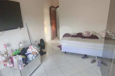 Casa à venda com 4 quartos, sendo 3 suítes, em Jardim Vila Galvão, Guarulhos, SP