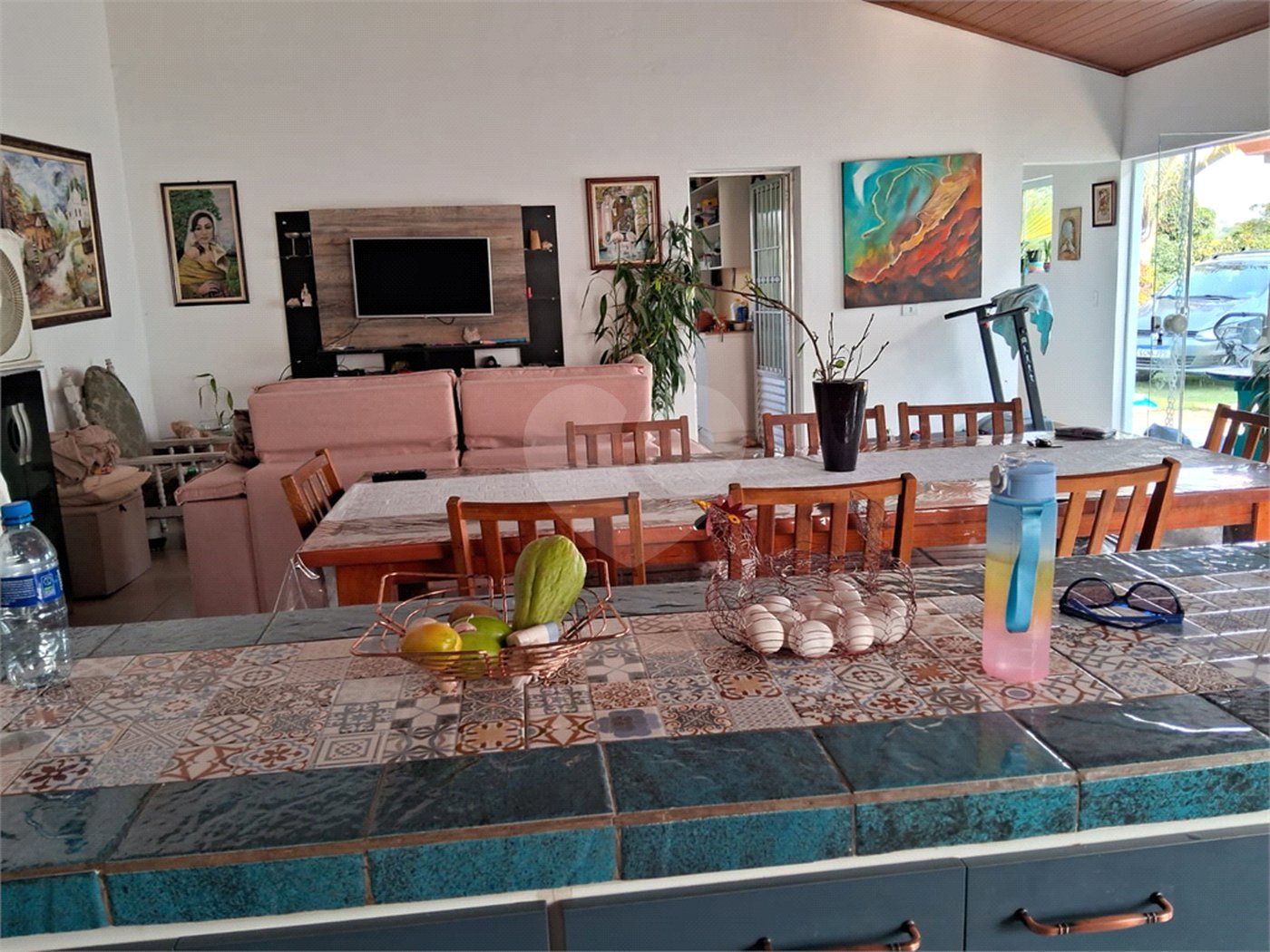 Casa à venda com 5 quartos, sendo 1 suíte, no condomínio Village da Serra, Araçoiaba da Serra - SP