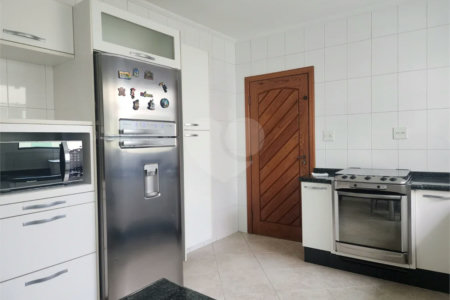 Sobrado à venda com 3 quartos, sendo 1 suíte, em Vila Paulicéia, São Paulo, SP