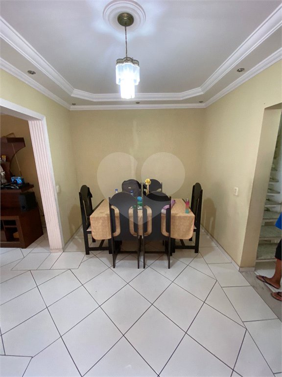 Sobrado à venda com 3 quartos, sendo 1 suíte, em Jardim dos Ipês, Suzano, SP