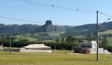 Terreno à venda no Centro, Analândia, SP