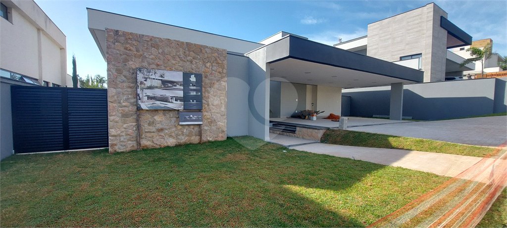 Casa à venda com 3 suítes no condomínio Fazenda Jequitibá, Sorocaba - SP