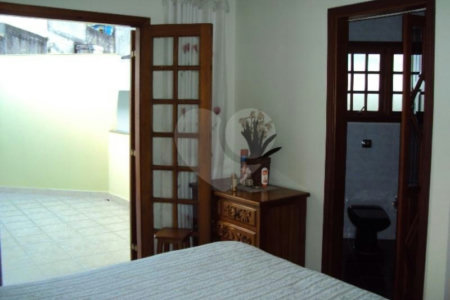 Sobrado à venda com 4 quartos, sendo 2 suítes, em Jardim Peri Peri, São Paulo, SP