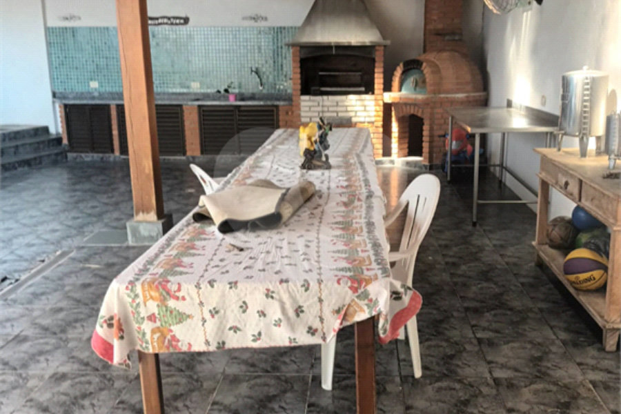 Sobrado à venda com 4 quartos, sendo 1 suíte, em Tremembé, São Paulo, SP