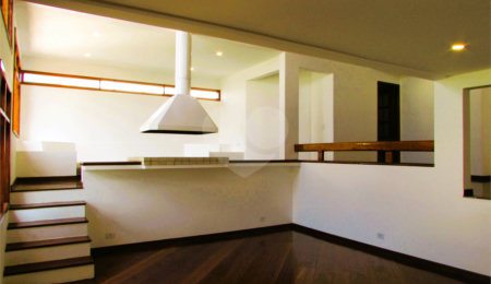 Casa para alugar com 4 quartos, sendo 2 suítes, em Cidade São Francisco, São Paulo, SP