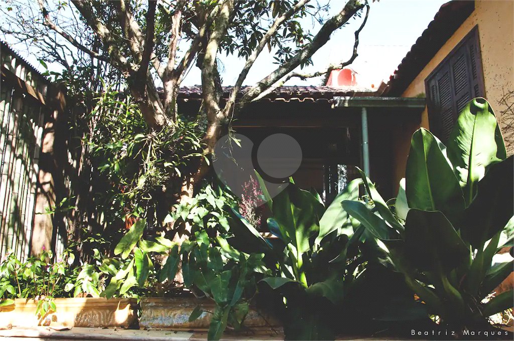 Casa à venda com 3 quartos, sendo 1 suíte, no Centro, São Roque, SP