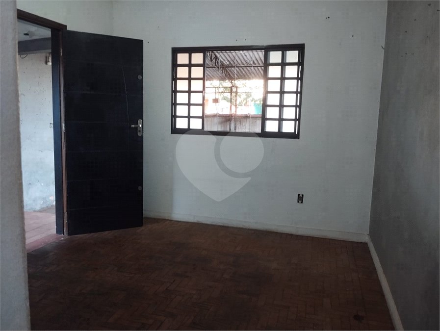 Casa Térrea à venda com 3 quartos, sendo 1 suíte, em Vila Xavier (vila Xavier), Araraquara, SP