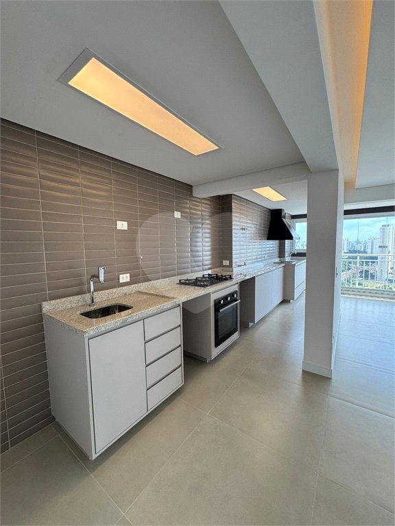 Apartamento à venda com 3 quartos, sendo 1 suíte,  em Vila Anastácio, São Paulo, SP