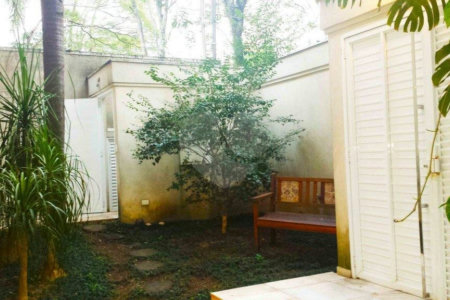 Sobrado à venda com 4 quartos, sendo 2 suítes, em Jardim Marajoara, São Paulo, SP