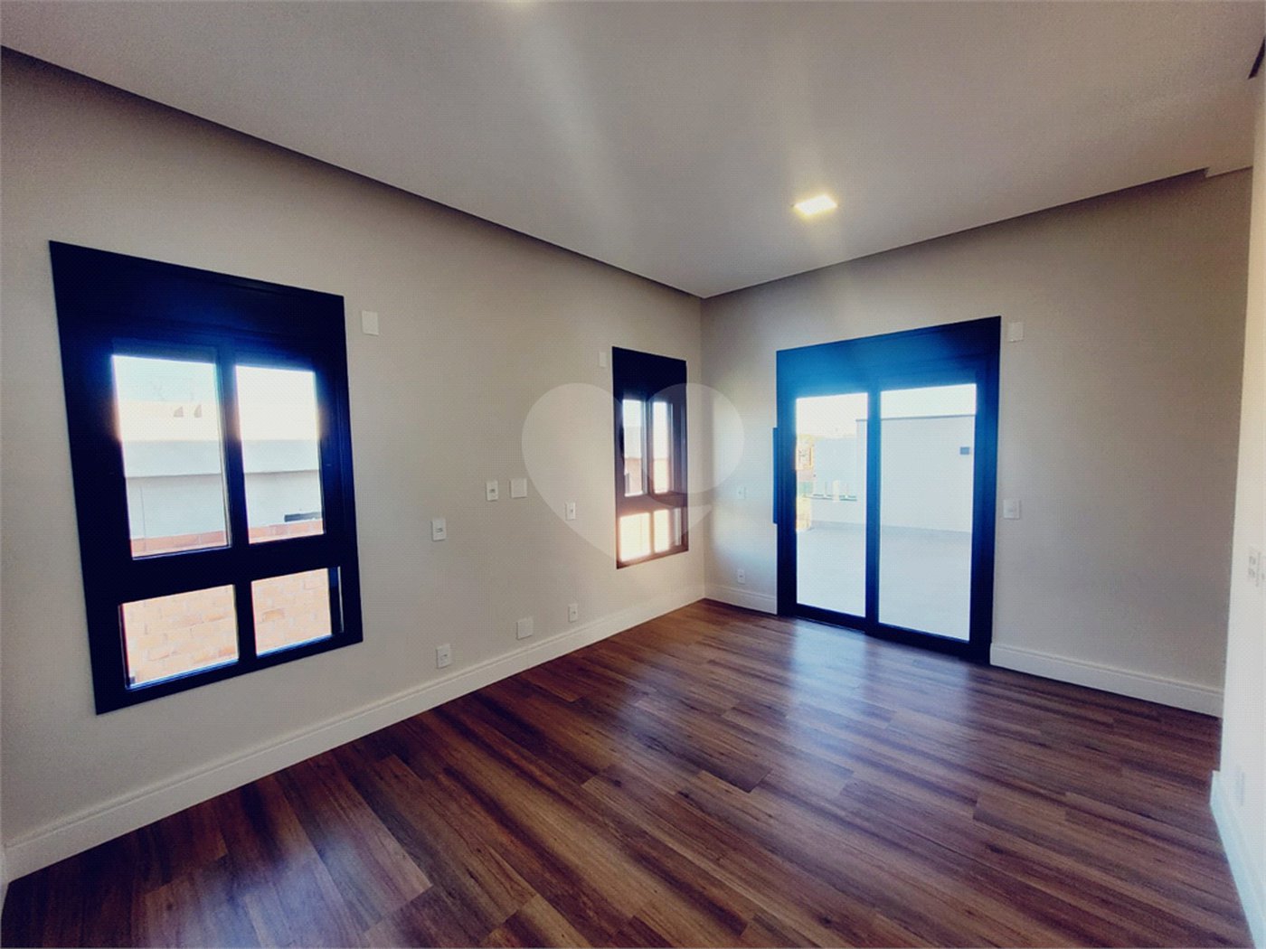 Casa à venda com 4 quartos, sendo 3 suítes, no condomínio Villa Sapezal, Indaiatuba - SP