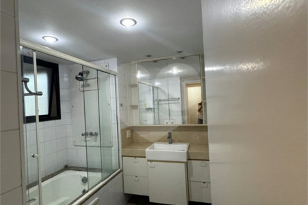 Apartamento à venda com 3 suítes em Vila Suzana, São Paulo, SP