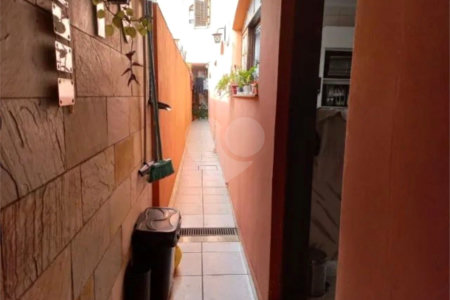 Sobrado à venda com 4 quartos, sendo 1 suíte, em Santo Antônio, Osasco, SP