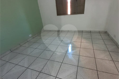 Sobrado à venda com 4 quartos em Vila Correa, Ferraz de Vasconcelos, SP